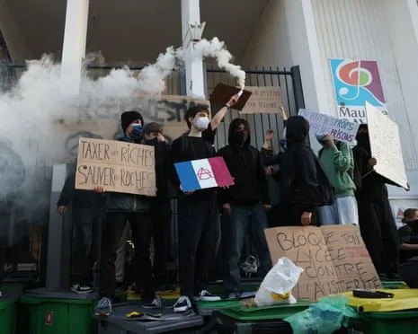 Recently Appointed French PM Faces Mounting Pressure as Nationwide Strikes Paralyze Schools and Transport